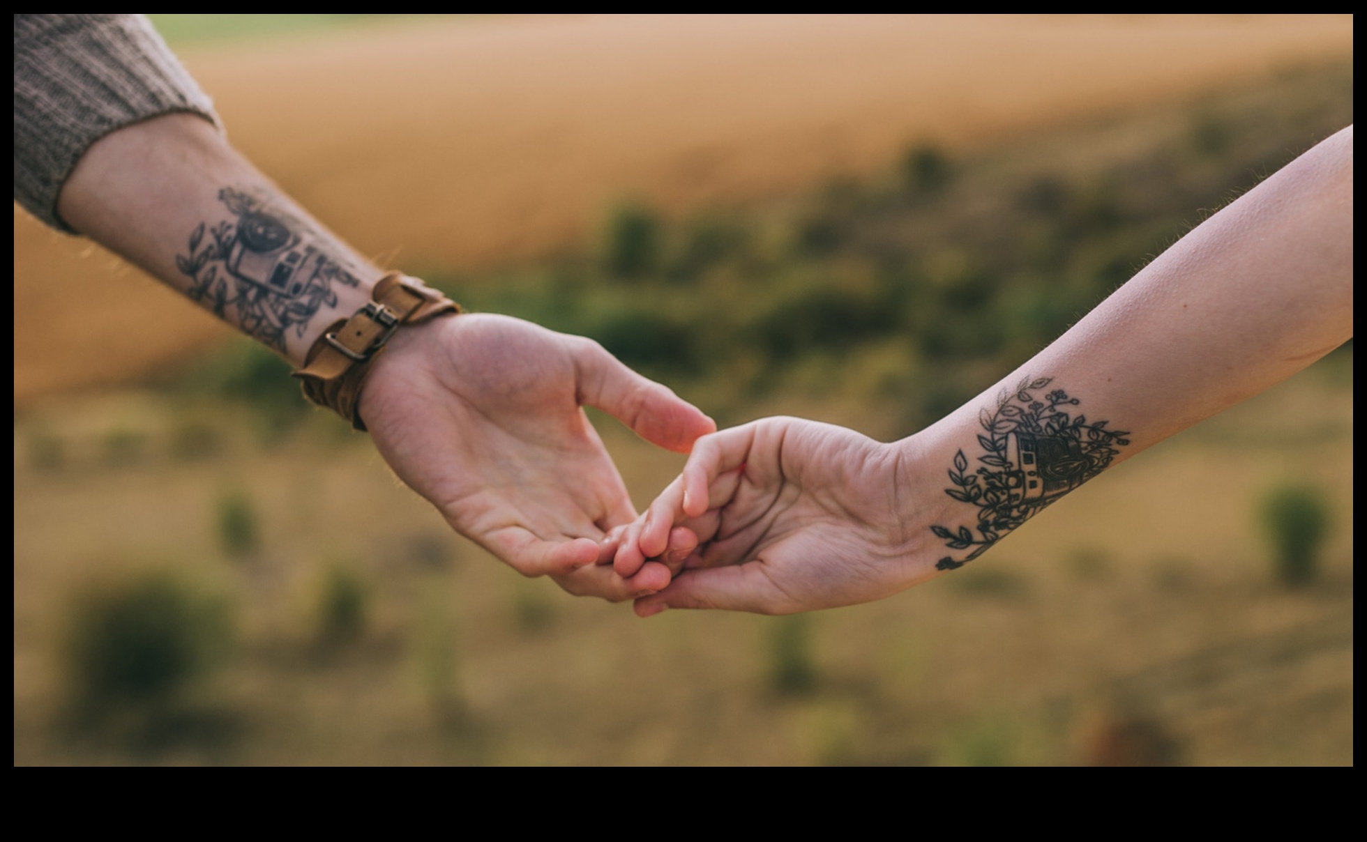 Ρομάντζο με τατουάζ: έκφραση αγάπης μέσω τατουάζ ζευγαριού