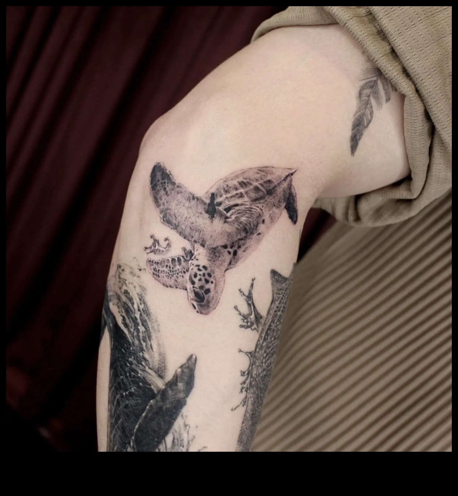 Πτερύγια και φτερά: Βουτήξτε σε περιπέτειες τατουάζ υδρόβιων ζώων