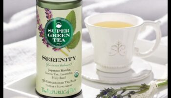 Morning Serenity: Πίνοντας φρέσκο ​​και παγωμένο πράσινο τσάι Perfection