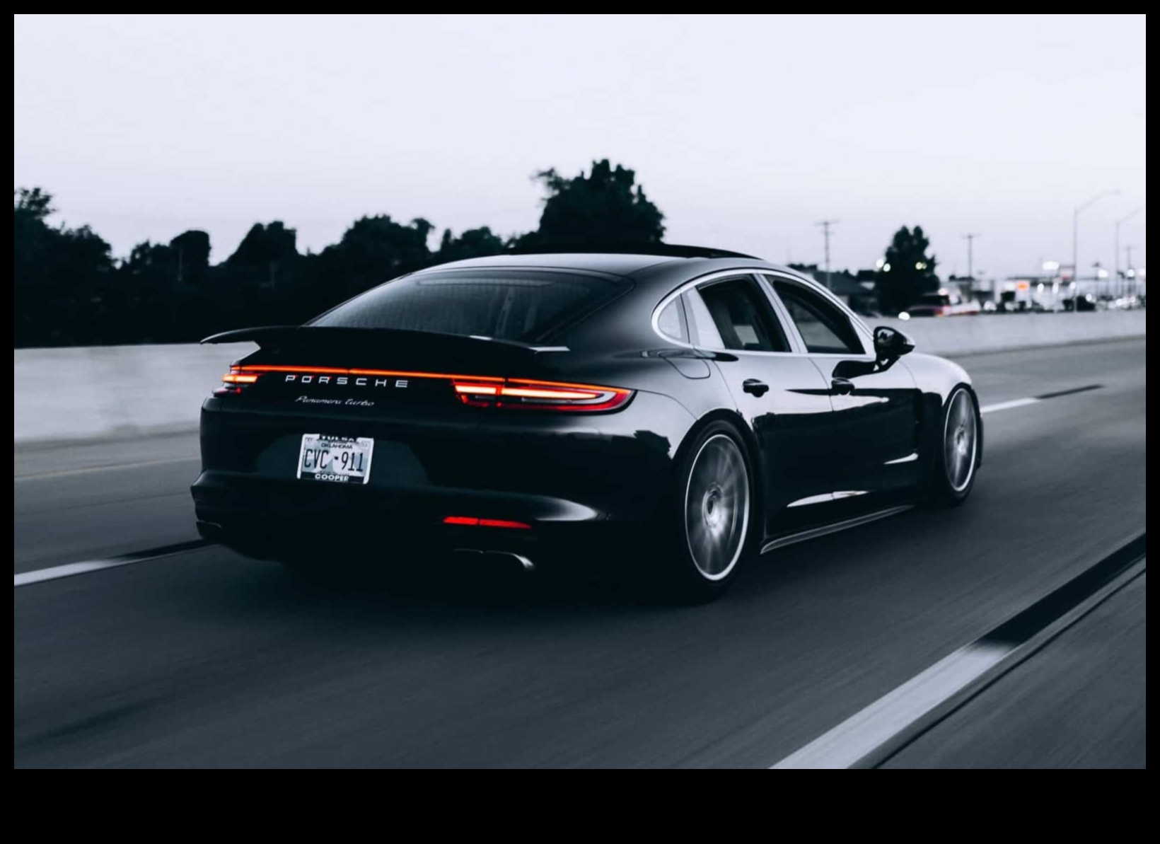 Street Style: Πώς τα αυτοκίνητα αντικατοπτρίζουν τις πολιτιστικές τάσεις και τη μόδα