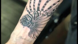 Τα πτερύγια και τα φτερά βουτούν σε αυτόν τον πλανήτη των τατουάζ υδρόβιων ζώων 4 Πτερύγια και φτερά: Βουτήξτε σε περιπέτειες τατουάζ υδρόβιων ζώων